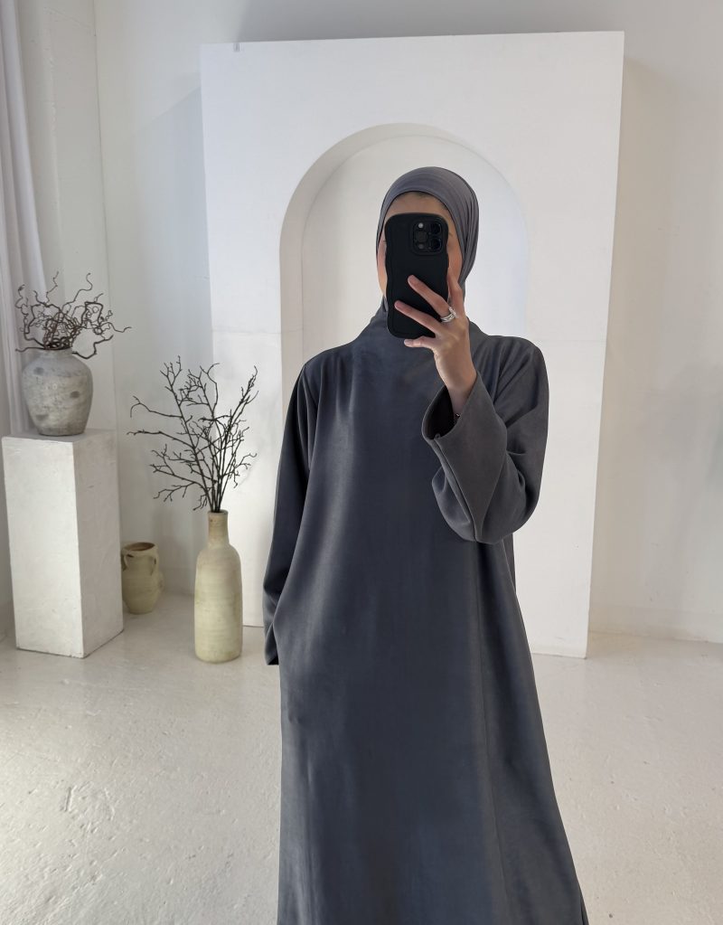 GREY SUEDE CLOSED ABAYA
